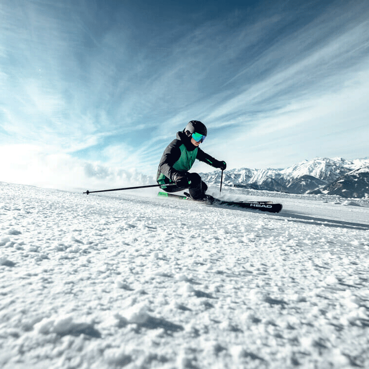 pist_skier entering kayak